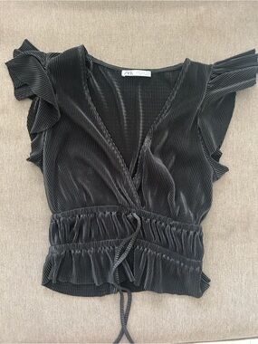 Zara pleated v neck ruffle top size s